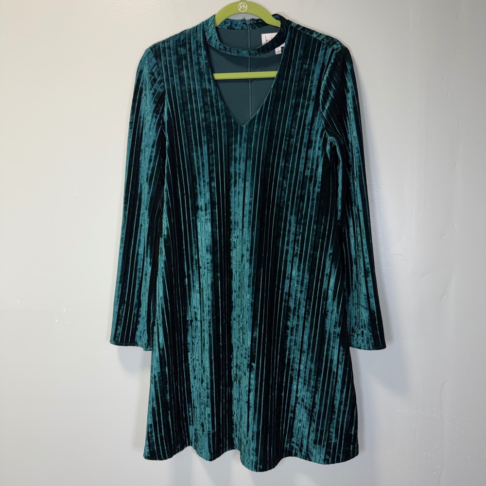Nicole Miller Studio Green Velvet Pleated Mock‎ Neck V-Cutout Shift Dress 8